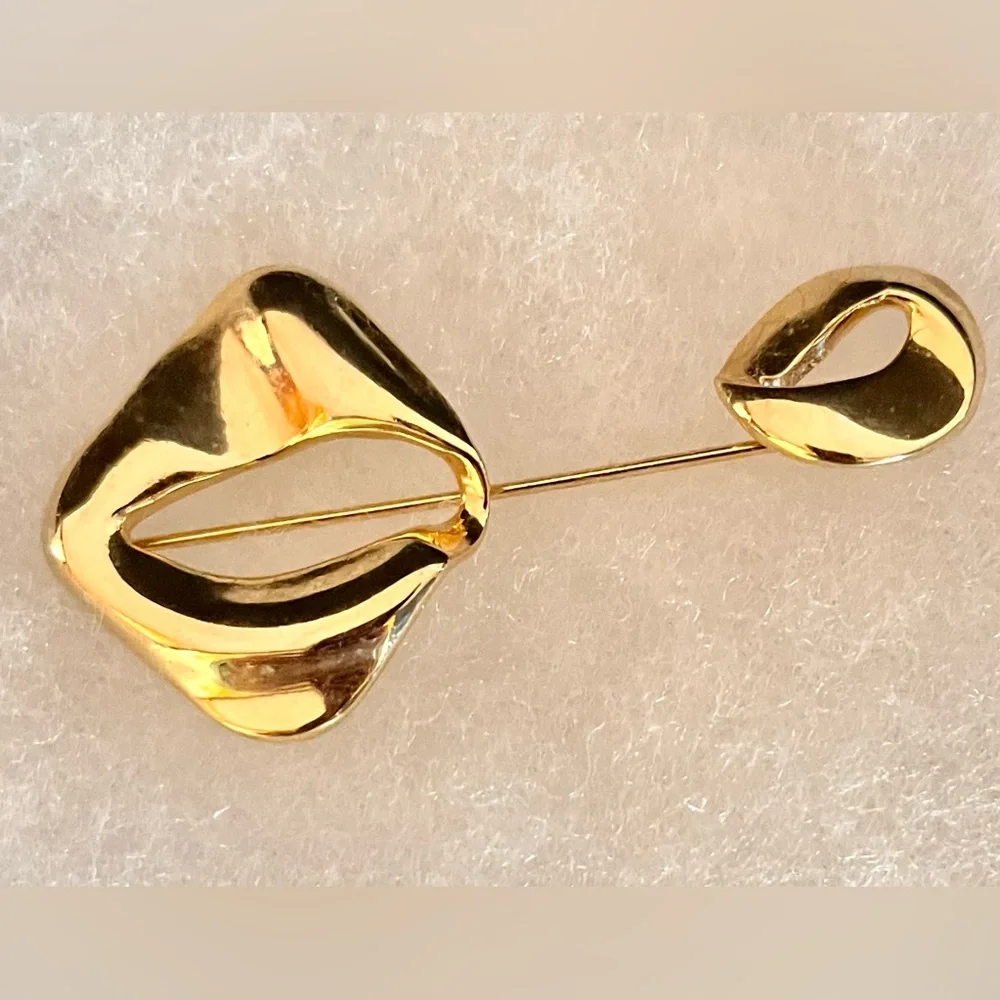 Modernist Gold-Tone Brooch Fluid Minimalist Stick Pin Abstract Artsy Unique Gift - Picture 6 of 7